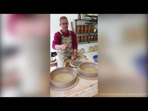 Demo: Roman Husmann töpfert eine Bonsaischale für die BonsaiKunst Hamburg 2020