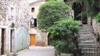 preview picture of video 'Aiguèze: Un des plus beaux villages de France - Nouvelle version'
