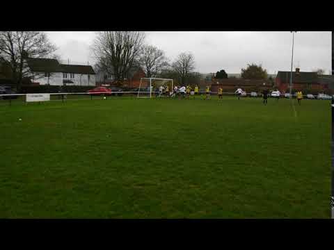 Pewsey Vale FC equalise against North Leigh FC.