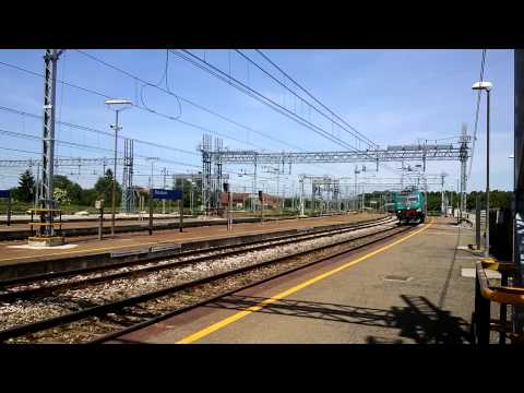 E.464.591 IL REGIONALE TORINO FOSSANO. (CN) 10 - 5 - 2015.