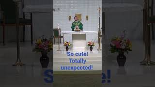 Download lagu Anak kecil ini tertawa terbahak-bahak di gereja! mp3 Download lagu Anak kecil ini tertawa terbahak-bahak di gereja! mp3