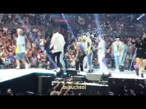 180812 A very shaky KCON Ending Stage  fancam 😔 (mostly seventeen focus)