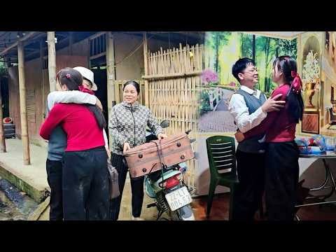 The whole family was very happy when Thanh came home for the Lunar New Year holiday