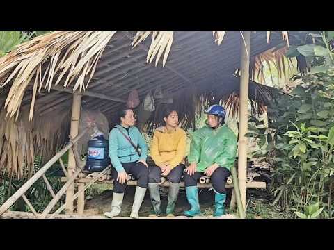 Khanh and her sister found their mother and were surprised to see where she lived.