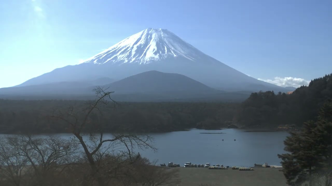 精進湖ライブカメラ タイムラプス映像（2026年4月3日） 提供：UTYテレビ山梨