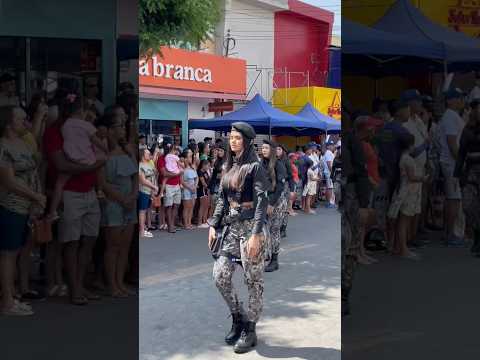 The marching style of Brazilian soldiers
