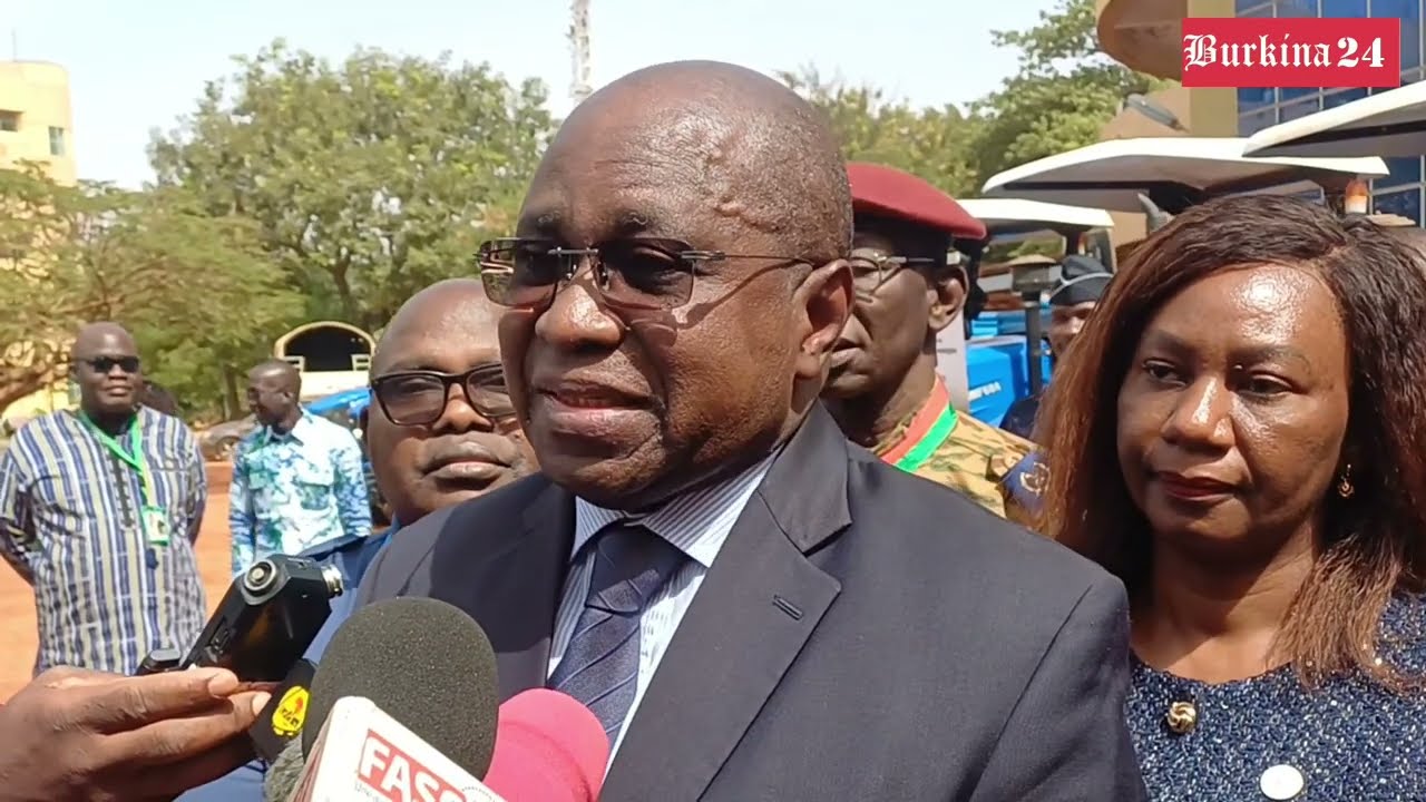 Le PAM offre 15 tracteurs, 25 motoculteurs et 8 motos au ministère de l'agriculture