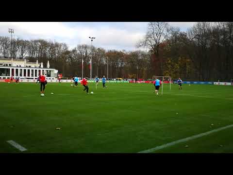 1.FC Köln: Rautenförmige Passübungen mit "Klatschball"