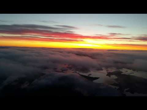 Os últimos cinco minutos de um voo com uma bela vista no aeroporto de Ålesund Vigra.