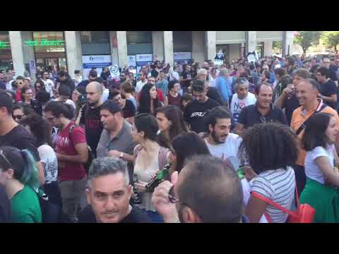Manifestazione a Cosenza prima dell'arrivo di Salvini