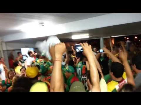 Torcida Sampaio Roots na saída do Estádio Castelão