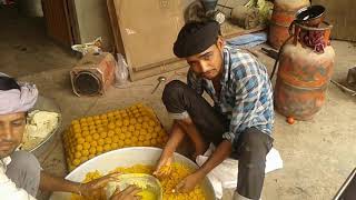 preview picture of video 'Sweet shop ma laddu banana'