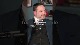 נאצ'י מנסה משקפי מגן שיכורים
