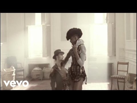 Noisettes - Scratch Your Name (Performance Version)