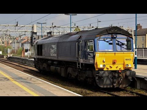 Stafford Railway Station 66433 DRS passes P4 on 0Z45 on the 22nd April 2023