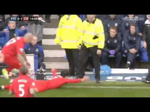 Luis Suarez Funny Dive Celebration vs Everton