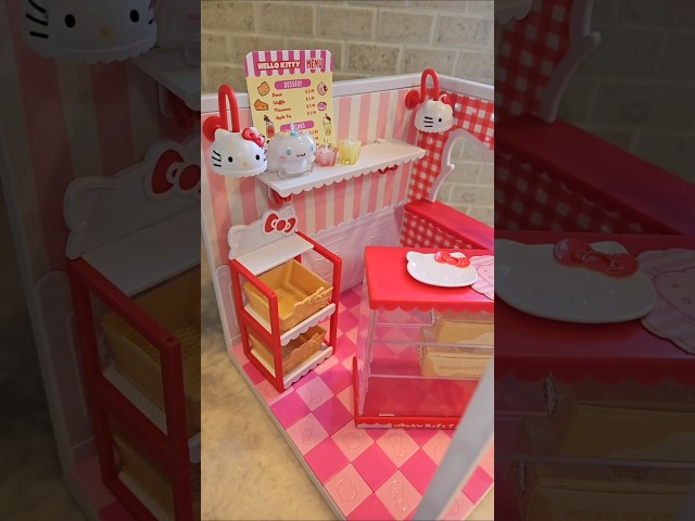 Vídeo relacionado con Paladone Taza de viaje de Hello Kitty, taza de café Sanrio con tapa con licencia oficial, aislada para bebidas calientes o frías, 350 ml