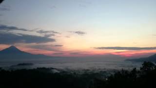 preview picture of video 'Panorama Sunrise at Punthuk Setumbu #borobudur'