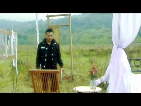 Video Clip Tisna Titiana - Ke Lain Body - Kampus New Media