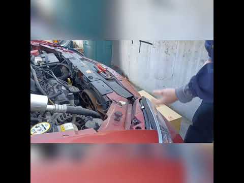 2002 Ford Windstar LX:  Changing headlight assembly