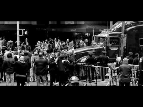 Paul McCartney - New York Times Square Impromptu Gig