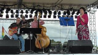Patsy Cline sings Back in Baby&#39;s Arms at the Linn County Fair