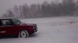 preview picture of video 'ACZ kilincsel a hóban Lada 2107'