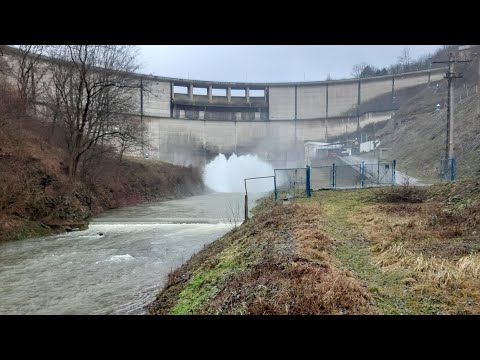 Barajul Lacului Cinciș, priveliștea spectaculoasă a colosului de beton