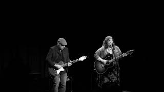 15 Suzie Vinnick &amp; Tony D - I Can Tell