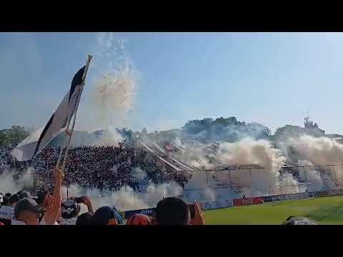 "Recibimiento de la hinchada . 29/10/2023 clásico olimpia vs cerro porteño" Barra: La Barra 79 &bull; Club: Olimpia