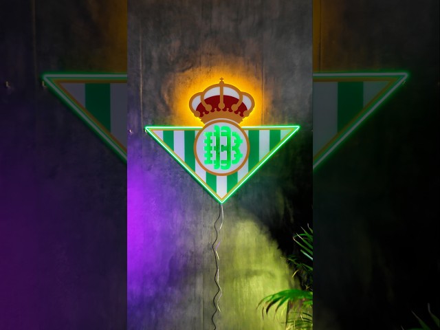 Vídeo relacionado con BUYLUX Cuadro Escudo Betis Pared Madera - Decoracion Habitacion, Hogar Moderno - Regalos Originales para Hombre, Niño - Cuadros Decoracion Salon Modernos - Poster Futbol (Betis)