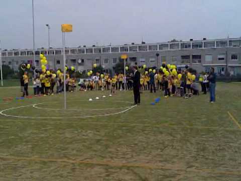 Stefania tijdens de Officiele ingebruikname van de Kunst Grasmat van Die Haghe op 19-09-2009