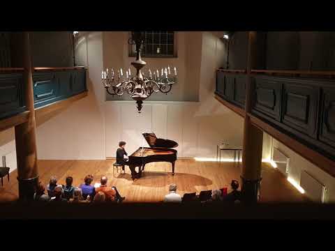 Lera Auerbach 24 Preludes for piano, part I (Sara Crombach)