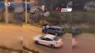 Alev Alev Yanan Aracını Kovayla Su Döküp Söndürdü