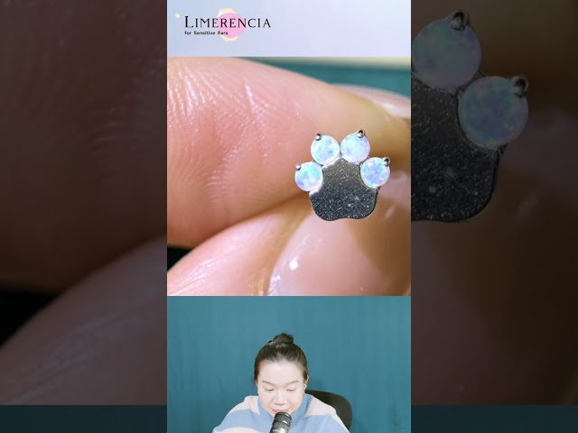 Vídeo relacionado con limerencia Pares hipoalergénicos en titanio puro G23, Pendientes ligeros de circonita cúbica, joyería piercing para mujeres, niñas y adolescentes. (3mm, Butterfly Buckle)