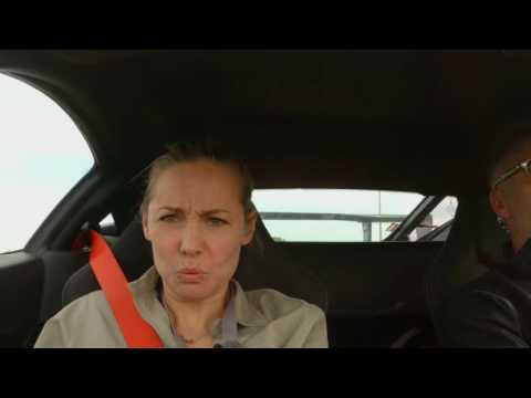 Carina Berg mår illa i Persbrandts bil