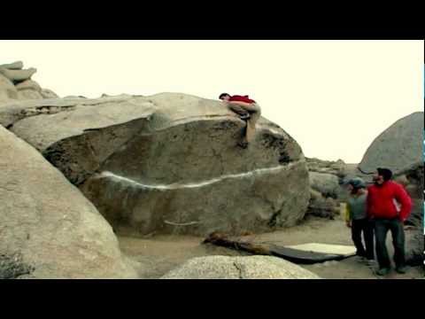 "Iron Fly" (V9) Backwards !! Bouldering in Bishop