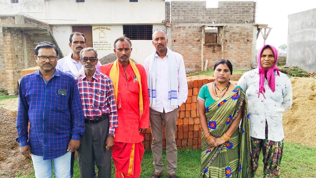 न सड़क न पानी, कैसे रहें PM आवास में, अपनी गलती छिपाने पंचायत ने हितग्राहियों को थमाया नोटिस 