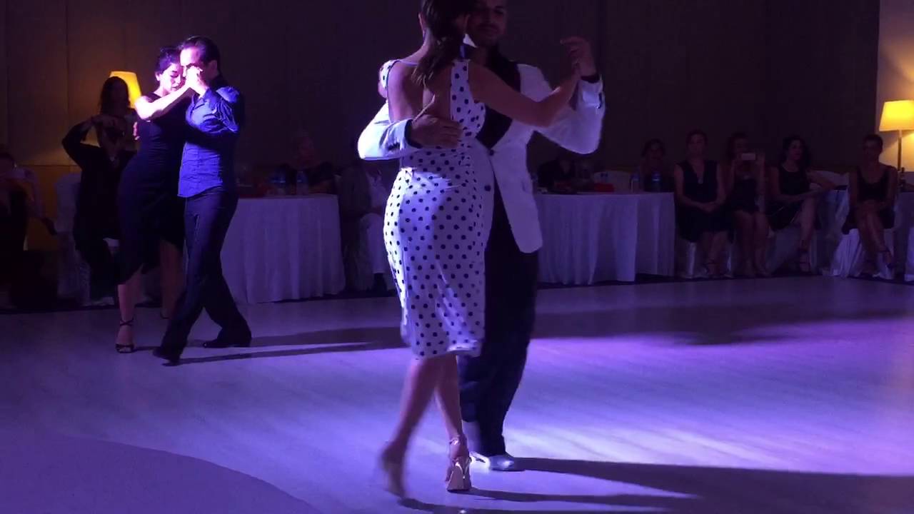 Ezequiel Paludi y Geraldin Rojas bailan el Tango "La Bruja" de Juan D'Arienzo