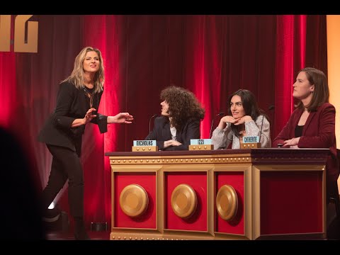 Julia asks a question in Italian.