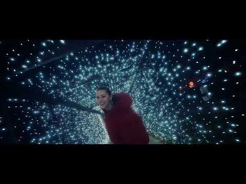 Dallos Bogi - Mellettem Más (Official Music Video)