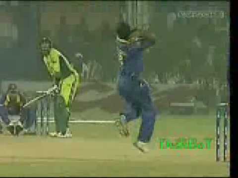 Shoaib Malik cracking Six to Murli