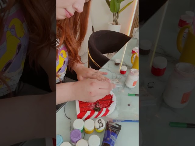 Vídeo relacionado con Accesorios Elfo Travieso Navidad Ropa, 22 Piezas Accesorios para Casa de Muñecas, Juego de Cocina en Miniatura Navidad para Decoración de Casas de Muñecas Elfos (Rojo-Verde B)