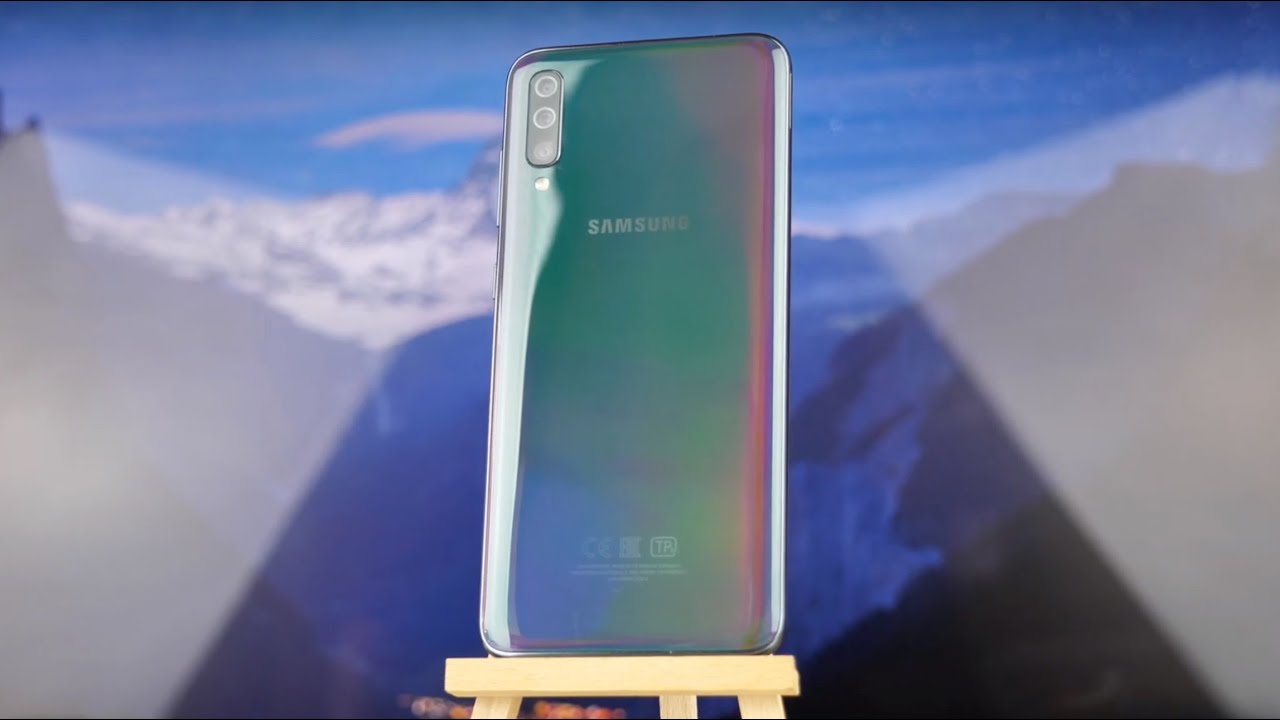 Samsung Galaxy A70 2019 A705F 6/128Gb Black (SM-A705FZKDSEK) video preview