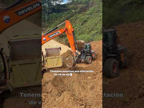 Avanzamos con los trabajos de limpieza en la vía Zumbi - Paquisha 🚜