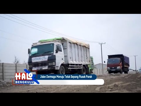 Jalan Dermaga Menuju Teluk Sepang Rusak Parah