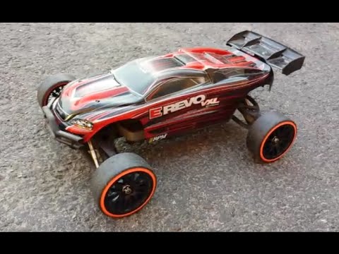 Traxxas Mini E-Revo 1/16 VXL drifting 2