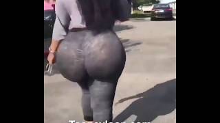 HOLY MOUNT BIG OL BOOTY MOLY!