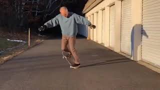 faze tari batranul pe skateboard