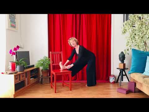 S1-E2 - Manou - Étirements debout avec la chaise